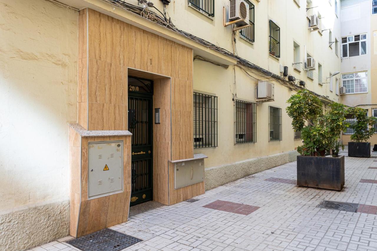 Holidays2Malaga Pasaje Cerca Estacion Tren Ave Exterior photo
